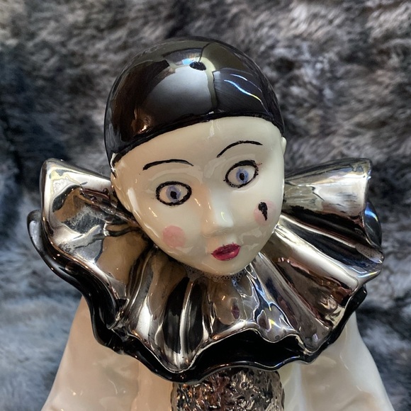 Black and White Sitting Pierrot Clown - Picture 12 of 16